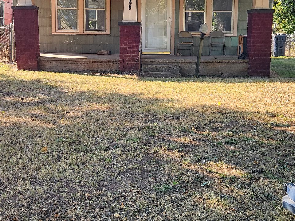 1st image of 628 SE 32nd St