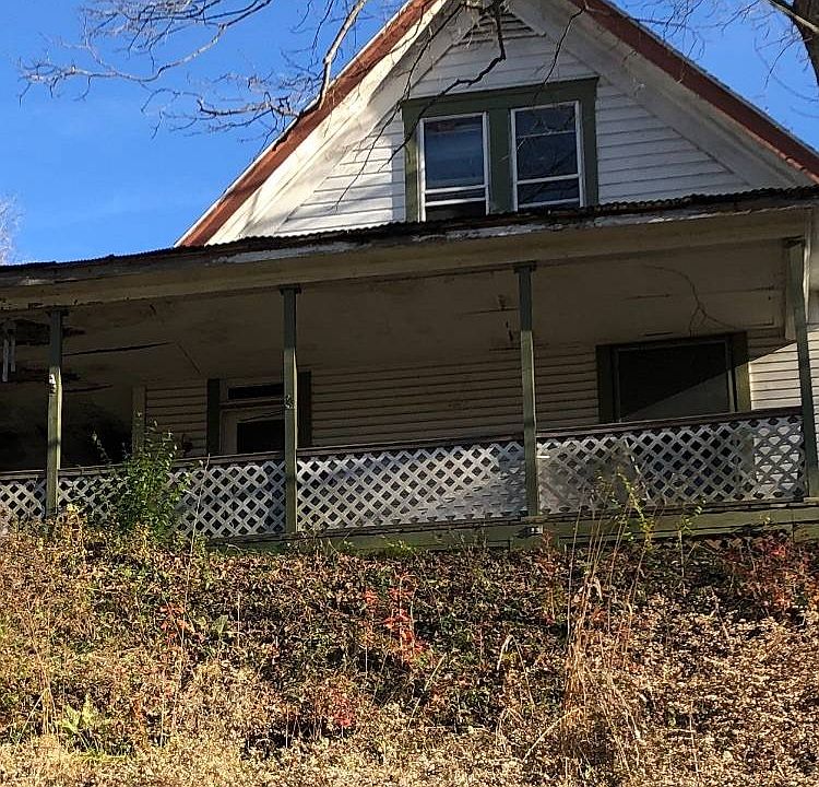 2nd image of 109 Main St