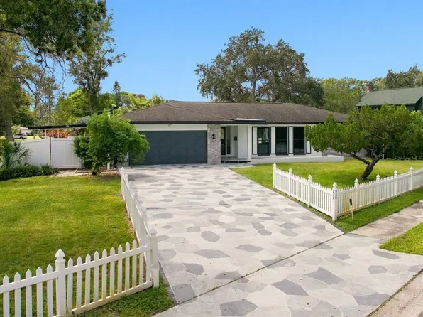 330 PATICA RD NE, ST PETERSBURG, FL 33702