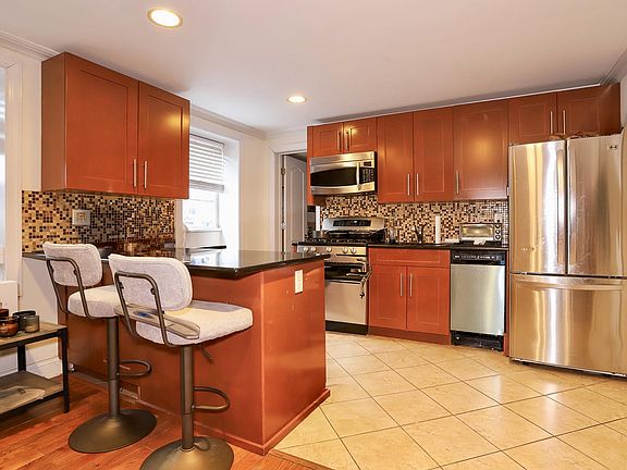 3rd image of 939 Washington St APT A1