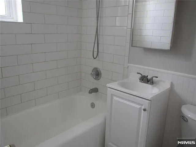 126 Hastings Ave #A — Photo 9