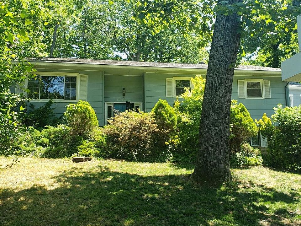 2nd image of 329 Hillsmere Dr