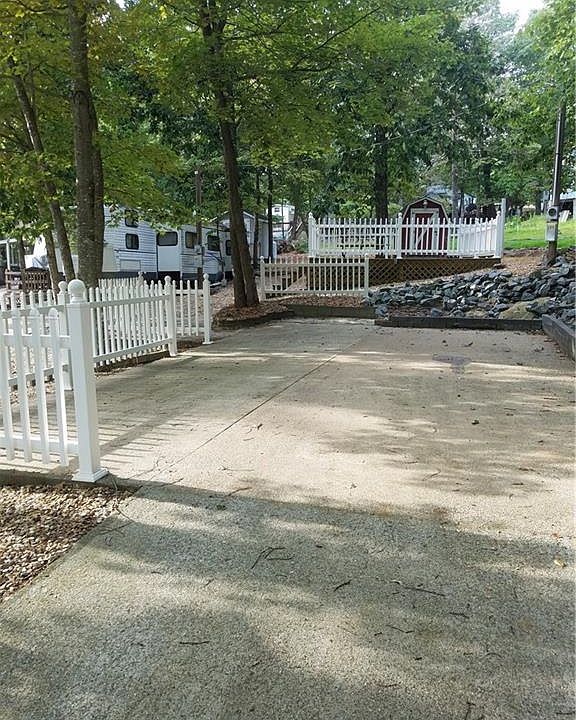 1st image of 210 Laurelwood Ln