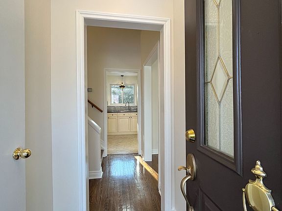 3rd image of 284 Hampton Heath Rd