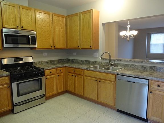 3rd image of 1109 N Claremont Dr