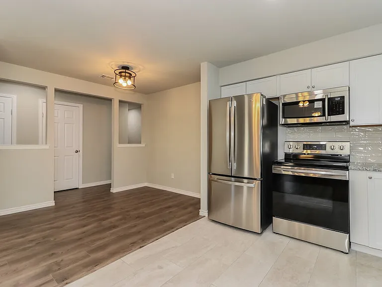 3300 Chalmette Ct — Photo 9