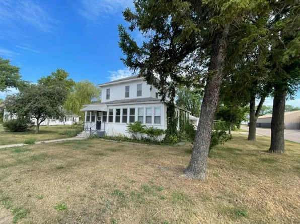 415 1st Ave NE, Little Falls, MN 56345