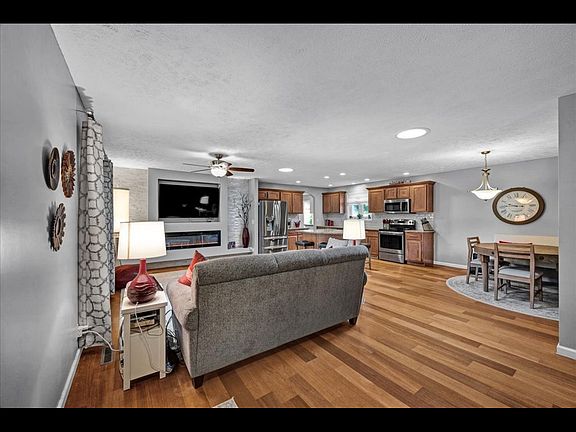 4th image of 216 S Hershey Rd