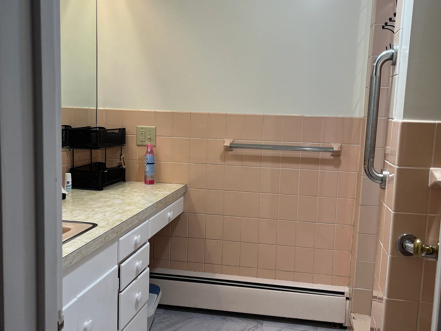4 bed, 2563 sqft, $2,300 — Photo 4