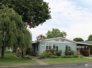 877 SE Mockingbird Dr, College Place, WA 99324