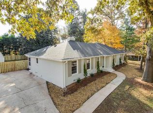 1016 Redcoat Dr, Charlotte, NC 28211