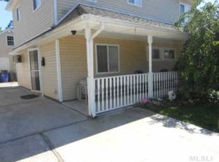 2 Hook Ln, Levittown, NY 11756