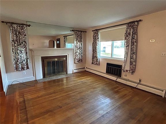 4th image of 33 Moorland Ave