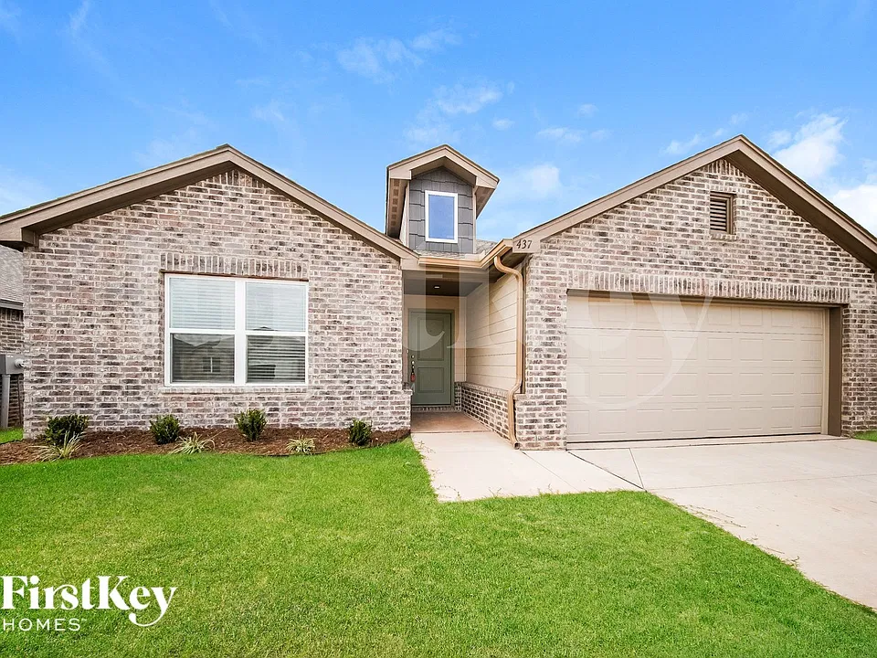 437 Labelle Ln