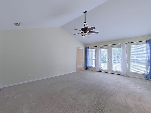 4th image of 9 25th St NE