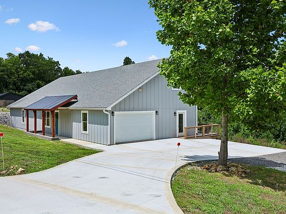 2nd image of 1124 Dale Ridge Rd