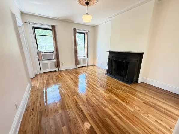 609 Vanderbilt Avenue image 1 of 15