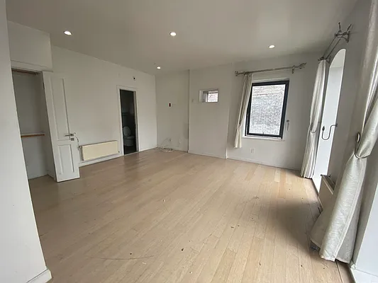 Rented by Batra Group Inc | media 19