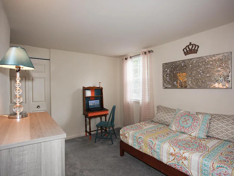 Gardenvillage Apartments and Townhouses — Photo 15