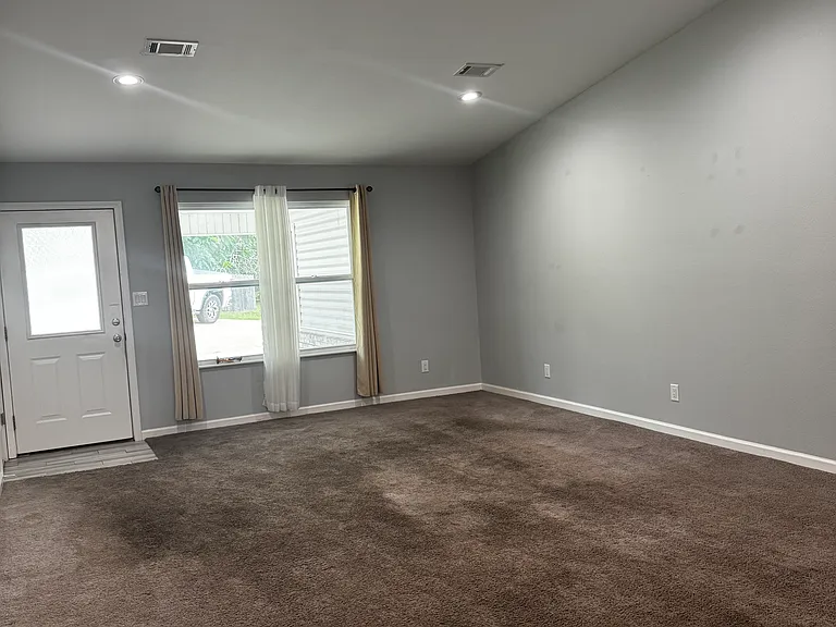 180 Lakeland Dr #401 — Photo 11