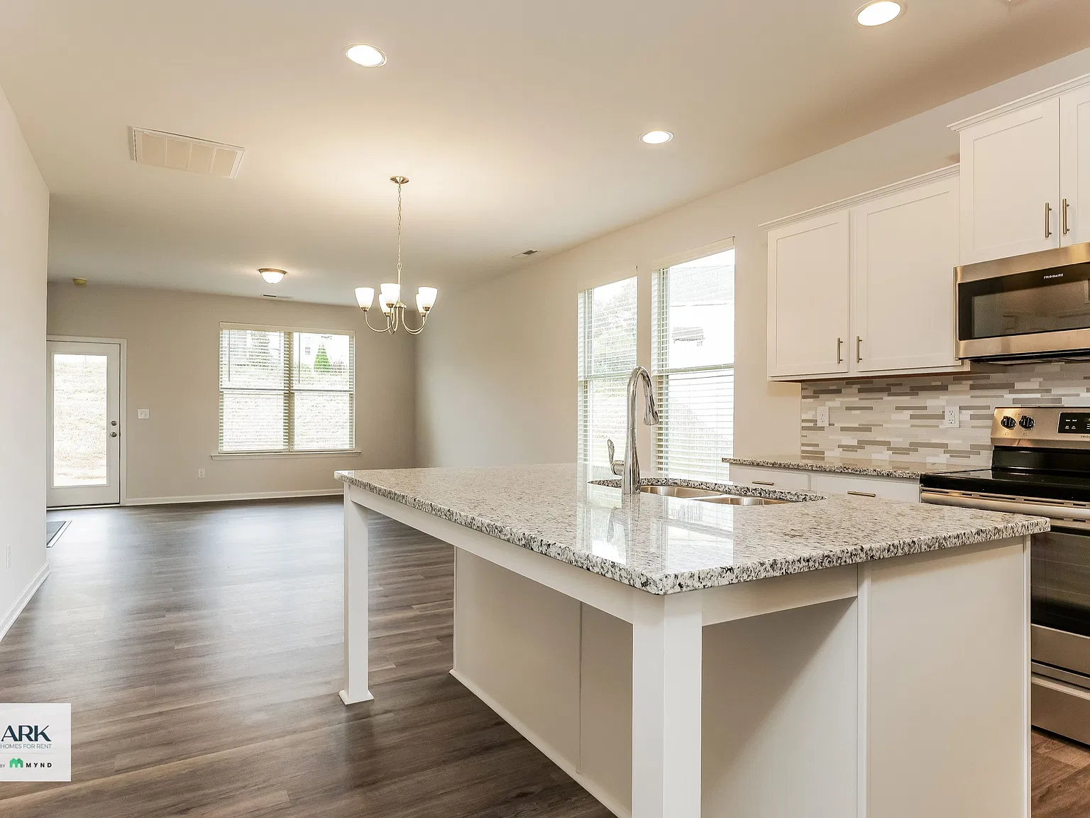3 bed, 3.0 bath, 2100 sqft, $2,145 — Photo 4