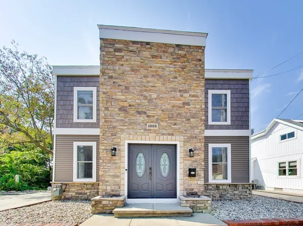 1008 Lake Blvd, Saint Joseph, MI 49085