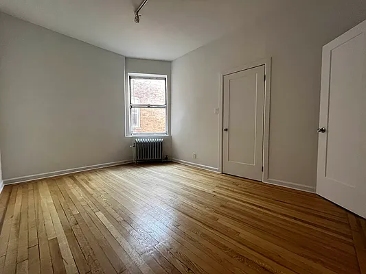 Rented by Lang Realty LLC | media 7