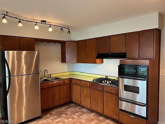 3rd image of 8485 Woodcock St