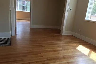 4253 9th Ave NE Seattle WA 98105 LCG -(C) — Photo 2