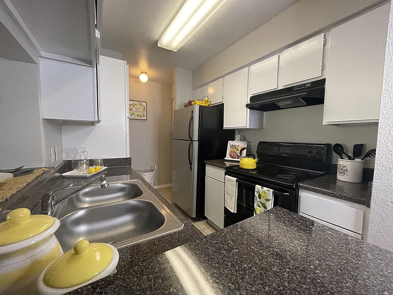 The Park @ Live Oak Apartments — Photo 118