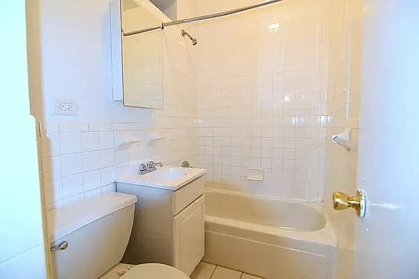 Rented by Manhattan Spaces | media 23