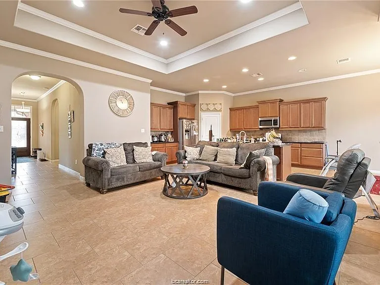 2523 Warkworth Ln — Photo 2