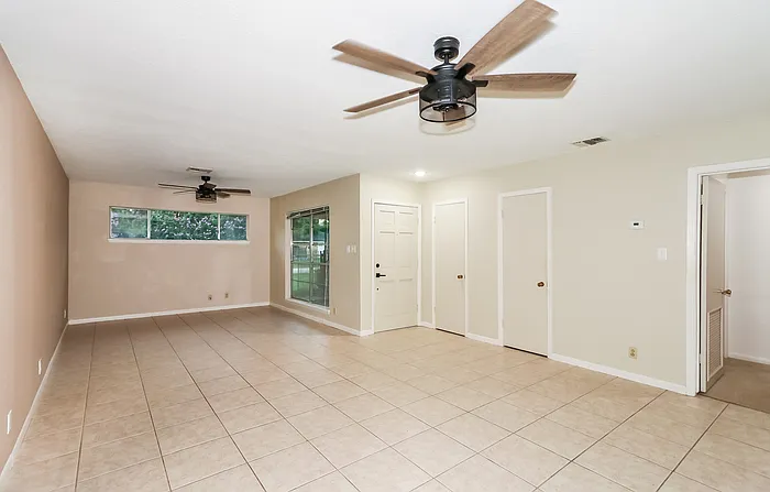 3 bed, 2.0 bath, 1430 sqft, $1,675 — Photo 2