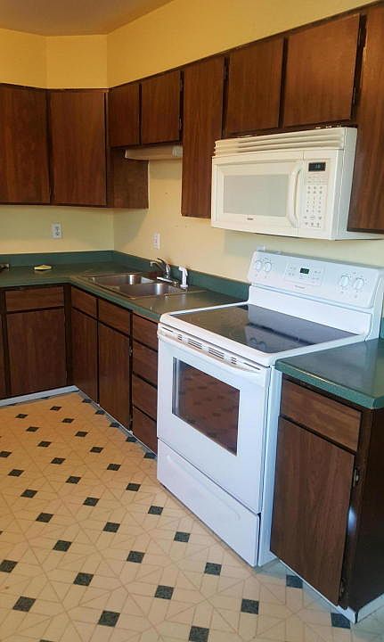 2nd image of 201 Juniper St