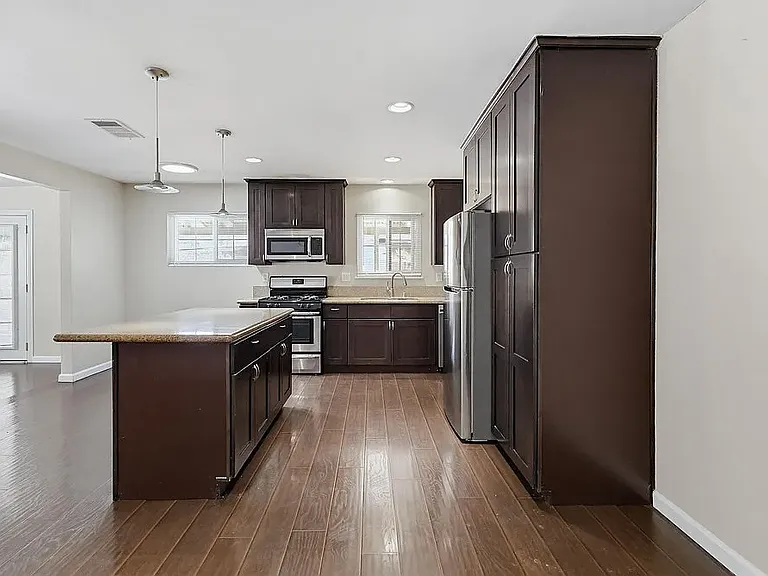 465 Meadowbrook Dr — Photo 13