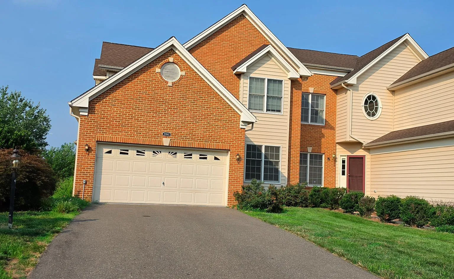 4 bed, 3.5 bath, 3733 sqft, $3,900 — Photo 1