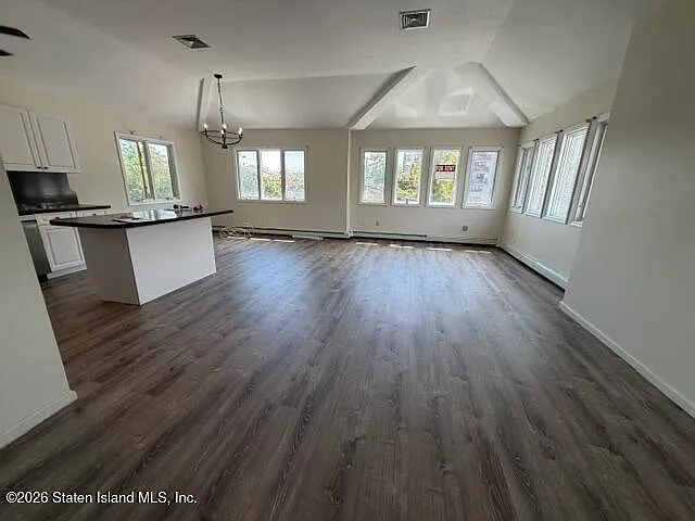 3 bed, 1.0 bath, 3462 sqft, $3,500 — Photo 2