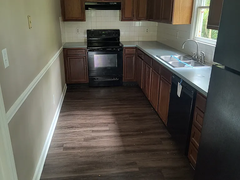 245 Guinevere Ct — Photo 11