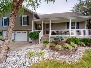 709 NE Bright Ln, Blue Springs, MO 64014
