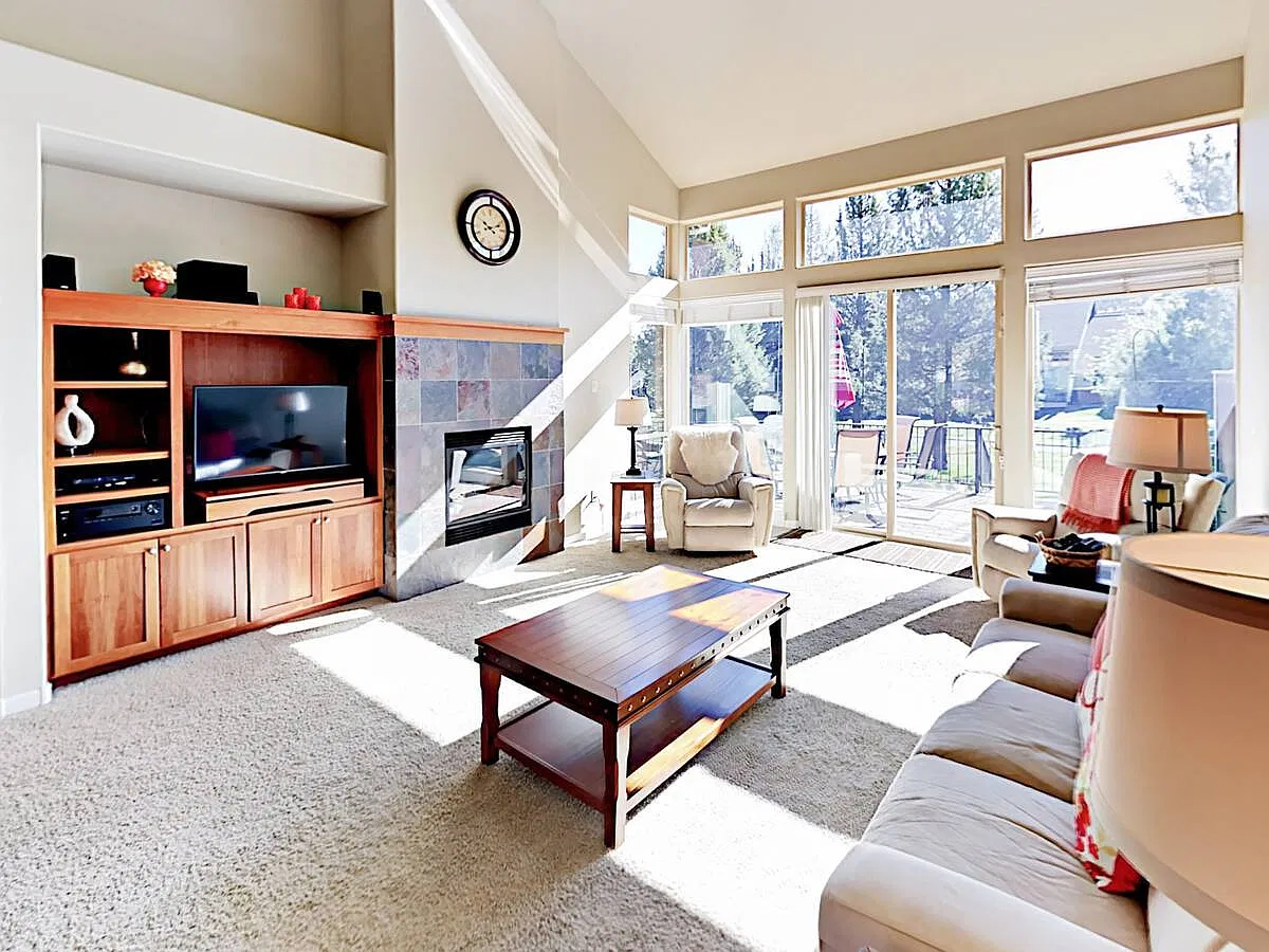 3 bed, 2.5 bath, 1871 sqft, $2,495 — Photo 3
