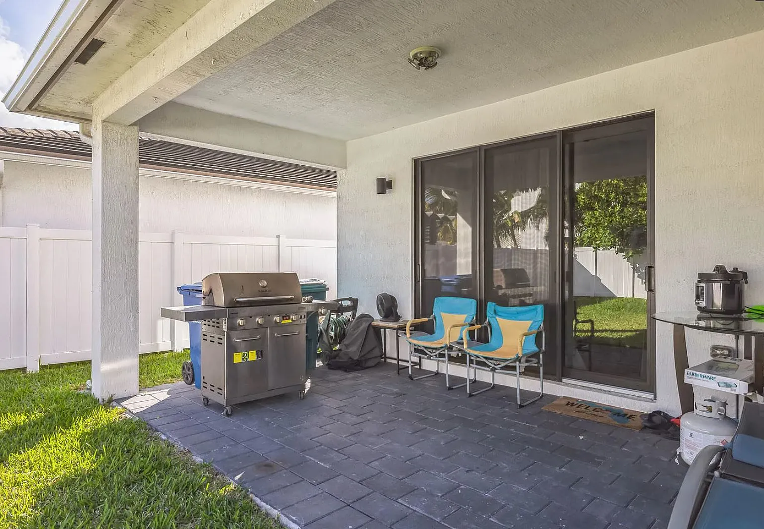 4 bed, 2556 sqft, $4,300 — Photo 4