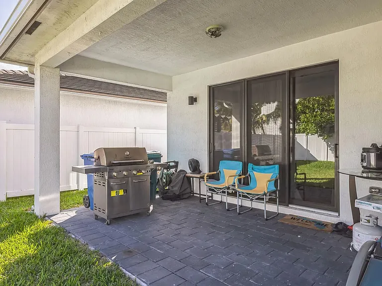 23233 SW 107th Pl — Photo 4