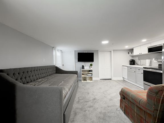 3rd image of 823 Ocean Ave APT B