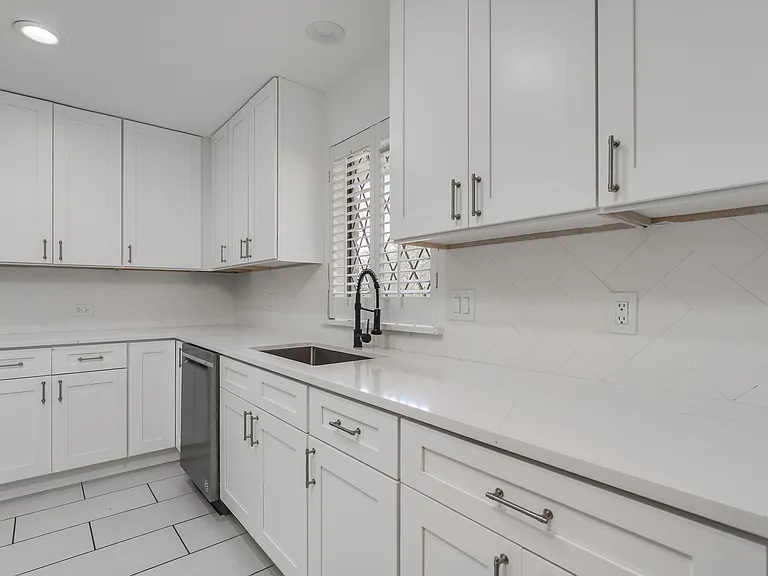 9922 Hickory Xing — Photo 18