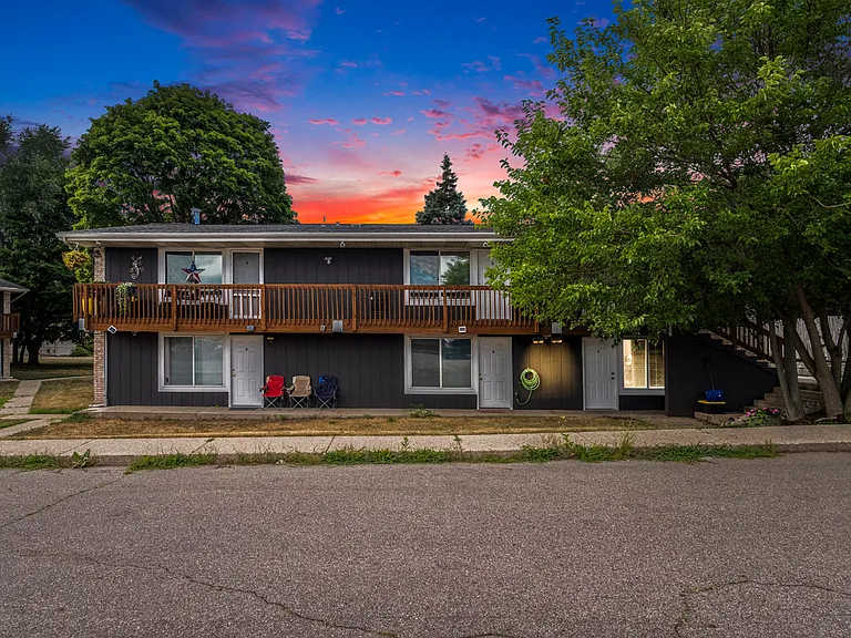 2727 Madelyn Dr SW #E — Photo 1