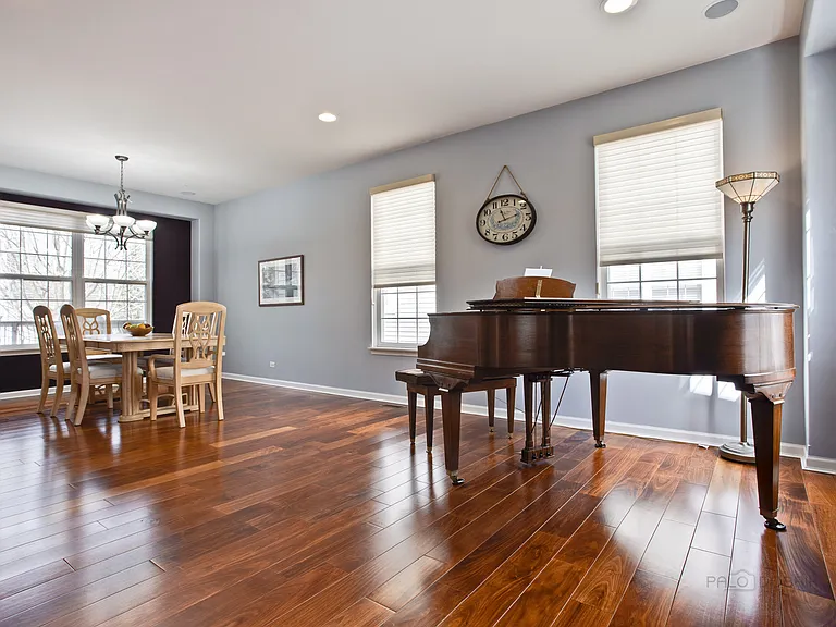620 Geneva Ct — Photo 6