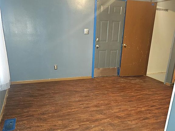 3rd image of 716 Bell Ave