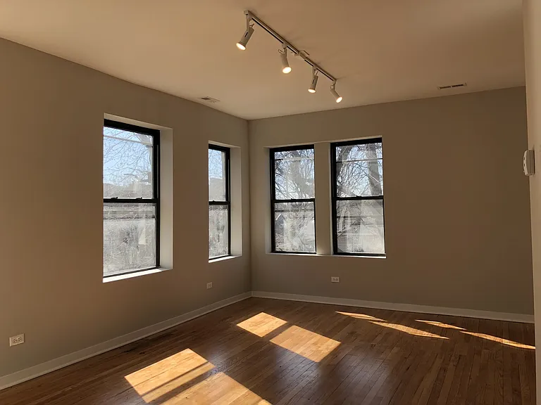 4819 N Christiana Ave #1W — Photo 2