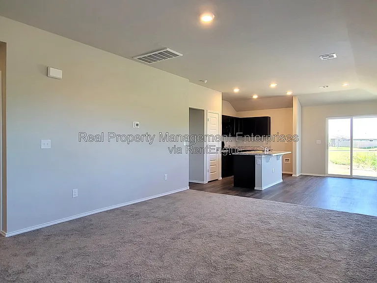 9501 NW 118th St — Photo 3