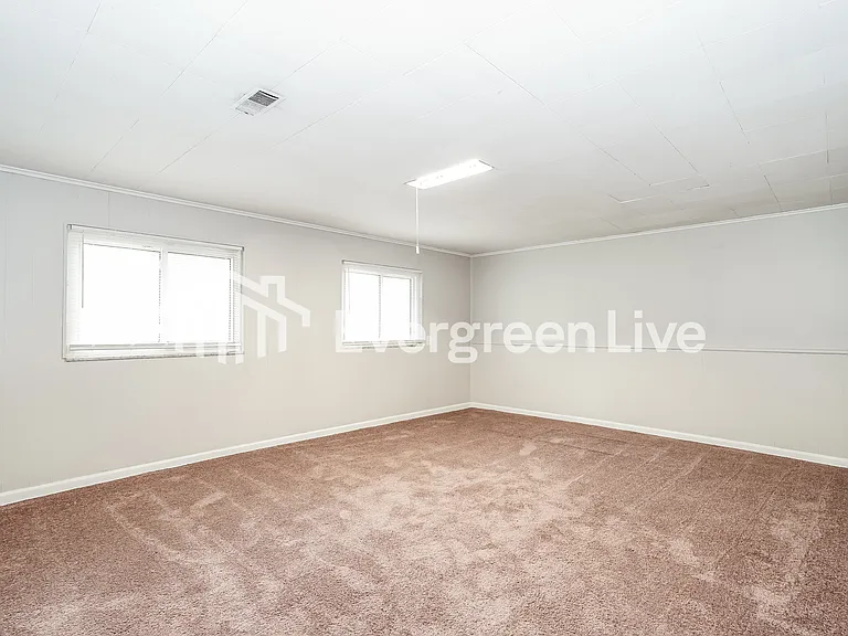 4917 Majestic Dr E — Photo 12